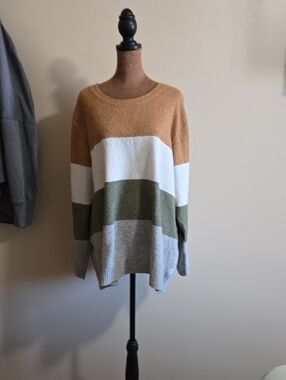 Market & Spruce Colorblock Crewneck Sweater in Camel, White, Olive & Light Gray